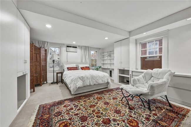 Building Photo - 736 Lafayette Ave