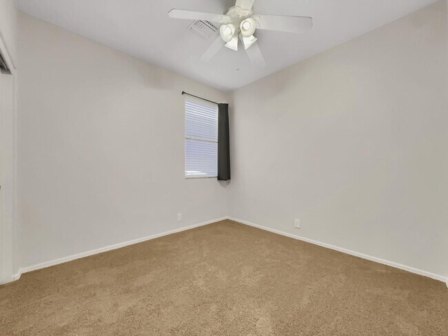 Building Photo - 261 N Nash Way