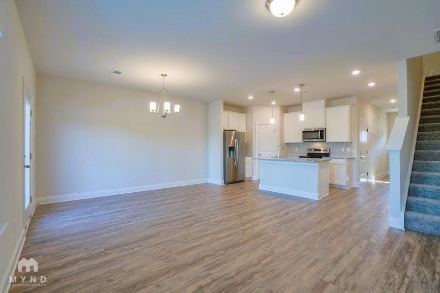 Building Photo - 1259 W End Station Dr