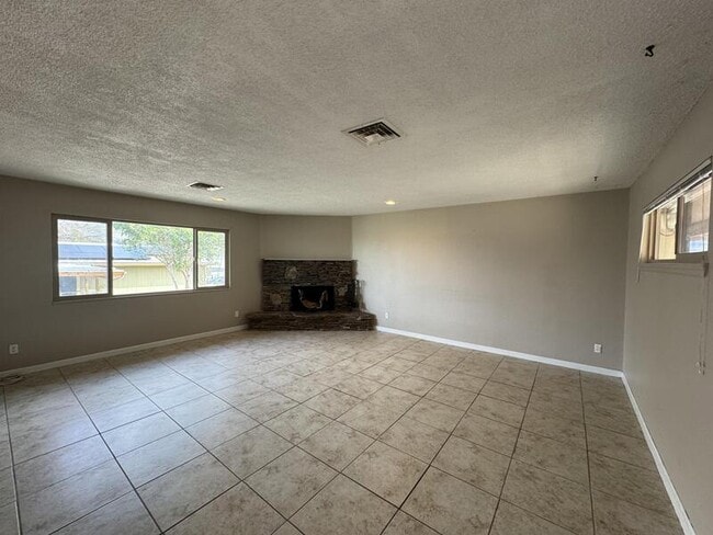 Building Photo - 1345 Agate Ave