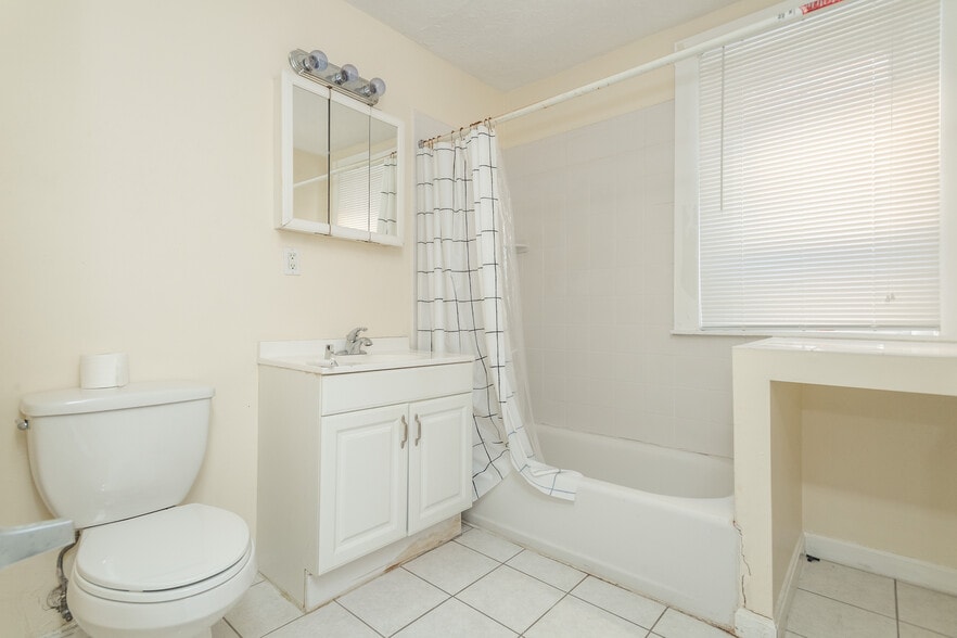 Building Photo - 1999 Commonwealth Ave