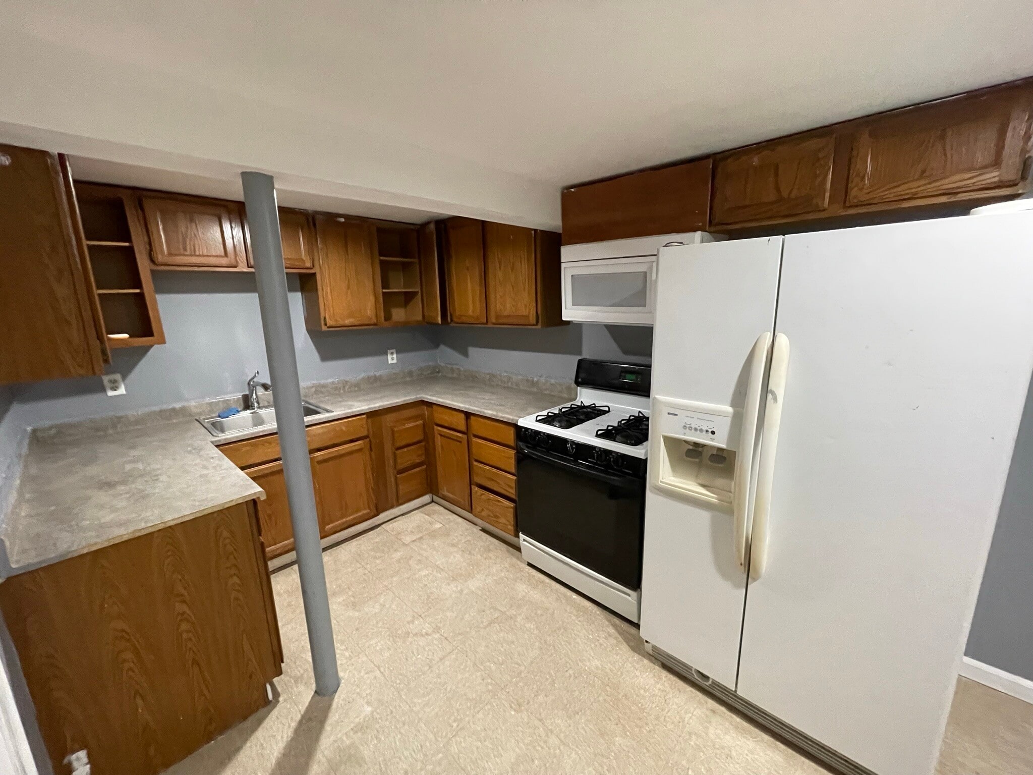 Building Photo - 216 Carnation Ct