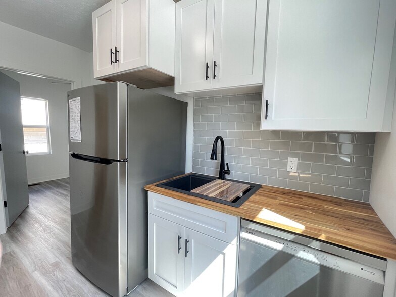 Building Photo - 2275 W 11th St