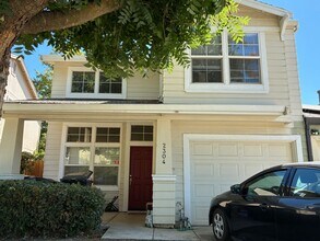 Building Photo - 2304 Halsey Cir