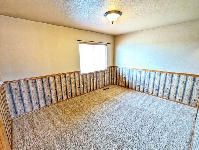 Building Photo - Gorgeous 5b 3b Single Family Home w/ a View