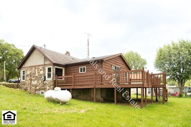 Building Photo - 10205 N Jones Lake Rd