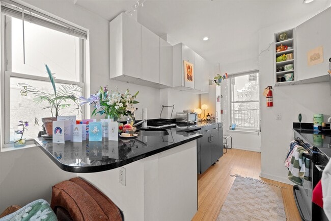 Building Photo - 88 Brunswick St