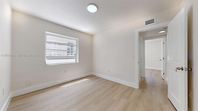 Building Photo - 567 SW 3rd St