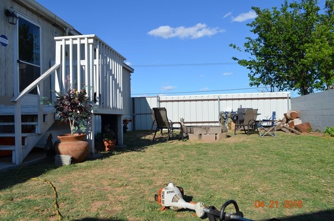 Building Photo - 1105 N Lamesa Rd