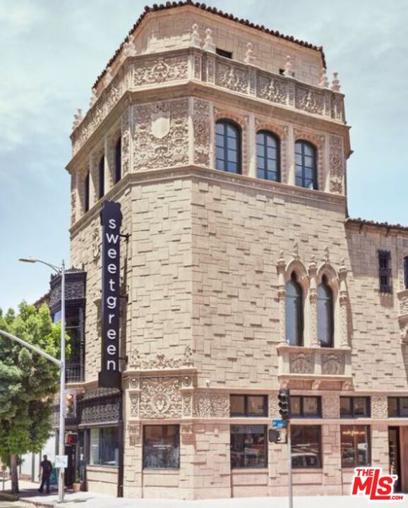 Building Photo - 517 S Kenmore Ave