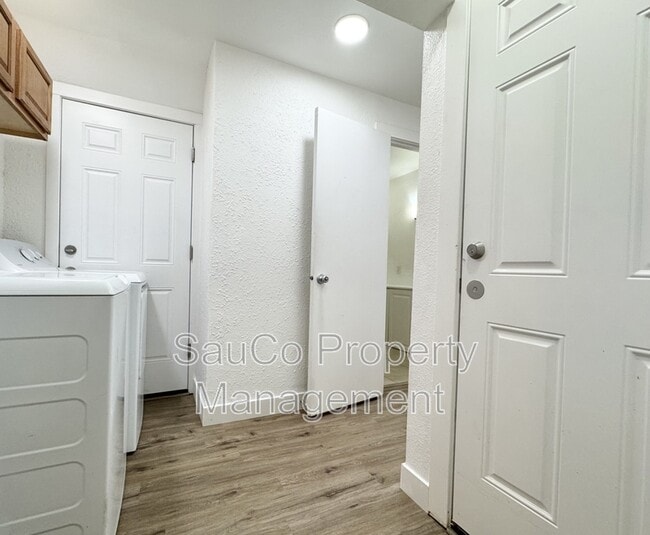 Building Photo - 6423 SW Raab Rd