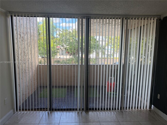 Building Photo - 10400 SW 108th Ave