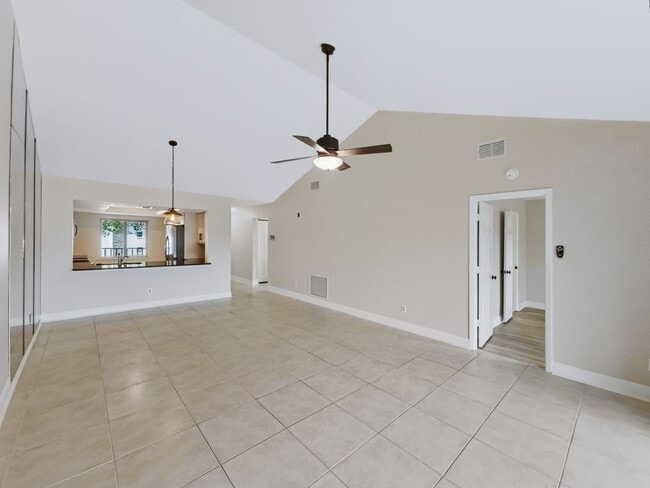 Building Photo - ** BROOK PINES ** 2 BED / 2 BATH - CONDO - LELY AREA - GREAT LOCATION - ANNUAL RENTAL