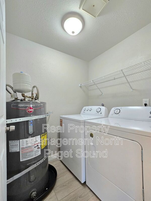 Building Photo - 232 7th St