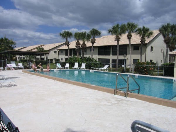 Building Photo - Venice, FL Mission Lakes 2BR/2BA Condo Loc...