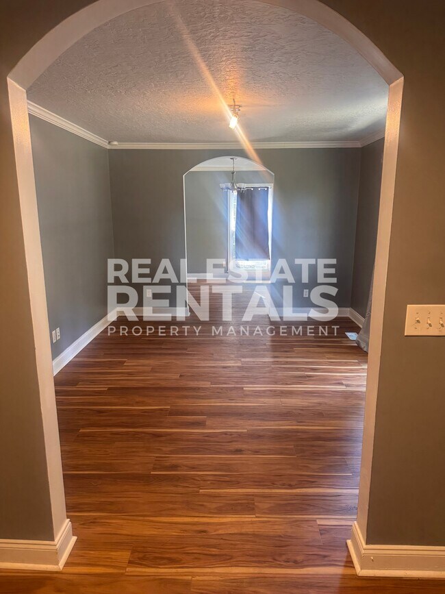 Building Photo - 514 Country Club Pl