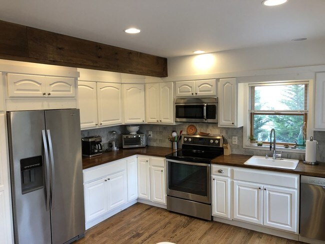 Building Photo - 30 Point Breeze Dr