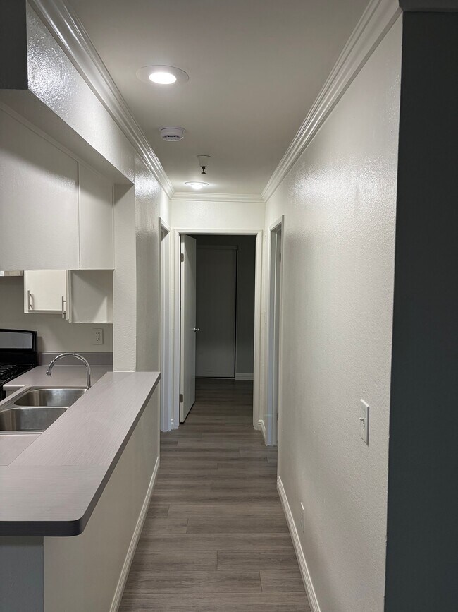 Building Photo - 5811 Tujunga Ave
