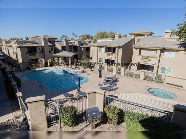 Building Photo - 1880 E Morten Ave