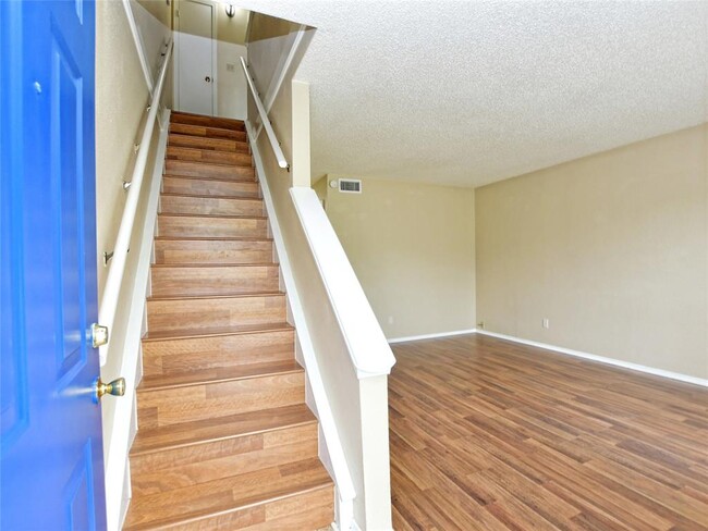 Building Photo - 116 Hillside Dr