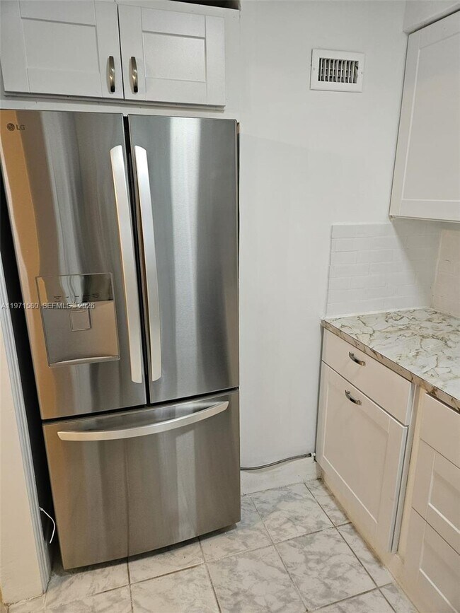 Building Photo - 5660 SW 78th St