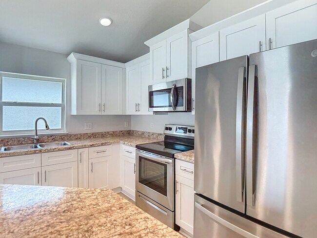 Building Photo - Welcome in to this beautiful Unfurnished -...