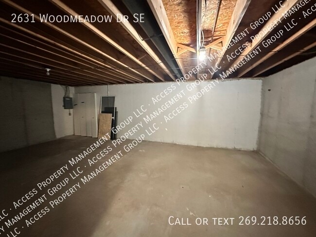 Building Photo - 2631 Woodmeadow Dr SE