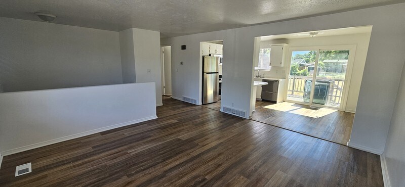 Building Photo - 9831 S Darin Dr