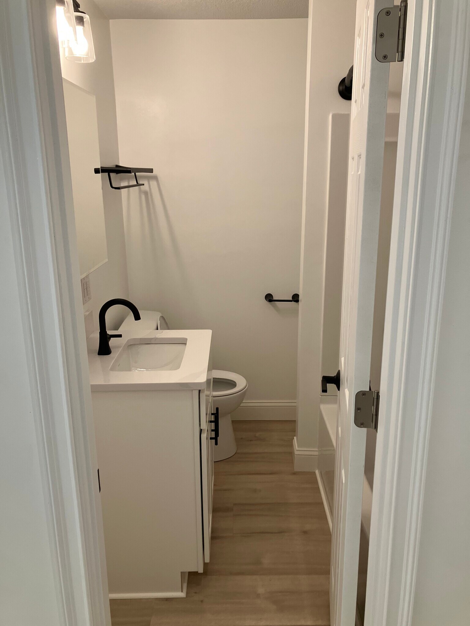 Building Photo - 513 1/2 S Main St