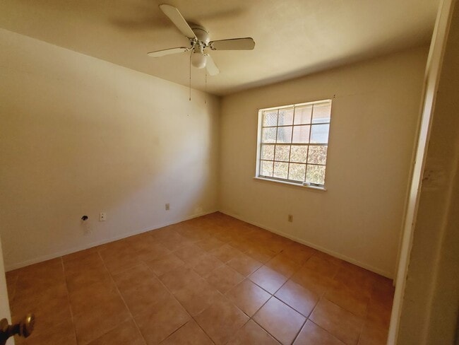 Building Photo - Great Duplex located at Manhattan Heights