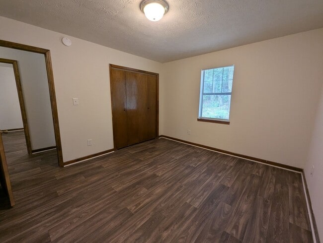 Building Photo - 410/412 Rustwood Dr