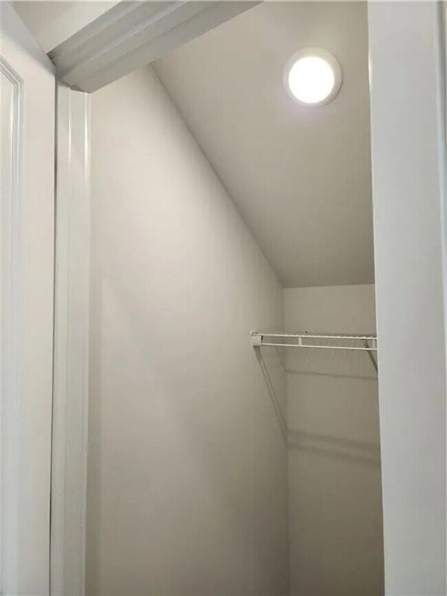 Building Photo - Spacious 3BR Townhome in Lawrenceville
