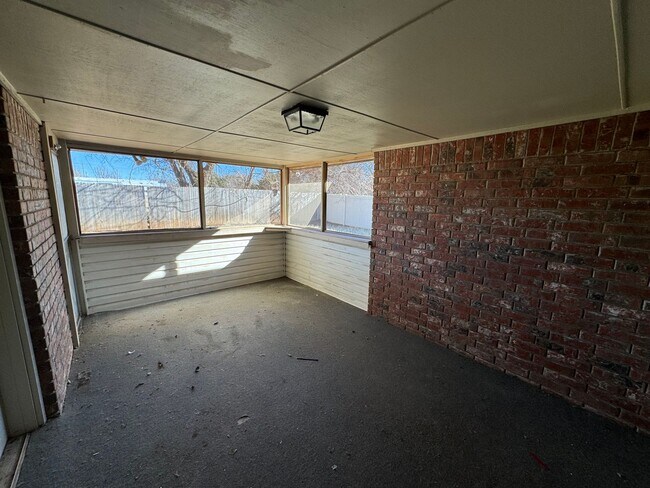 Building Photo - 704 Copperfield Dr