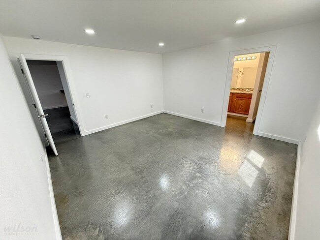 Building Photo - 2507-2509 S 47th Ave