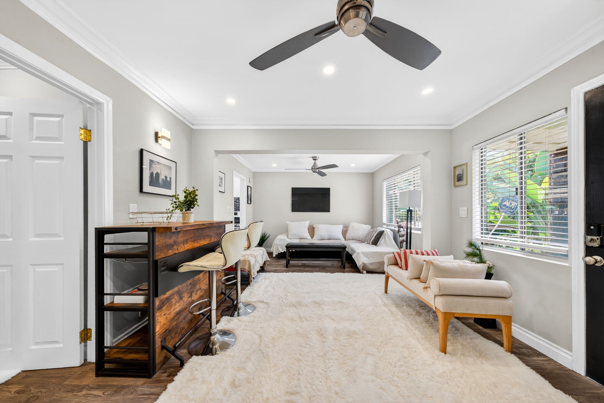 Building Photo - 1200 Tamarind Ave