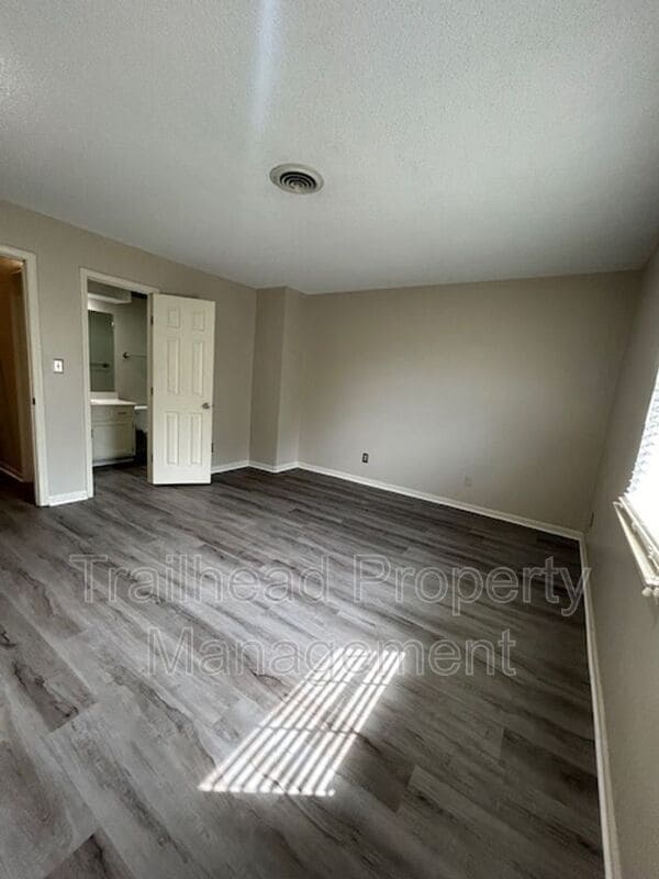 Building Photo - 7037 N Fisk Ct
