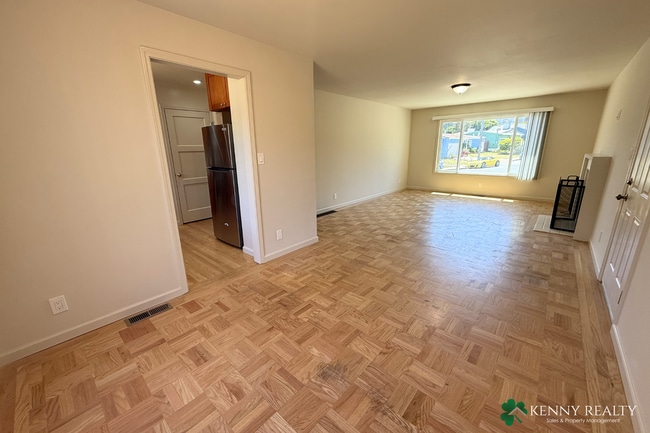 Building Photo - Spacious 3-Bedroom Home with Hardwood Floors & Large Backyard in South San Francisco