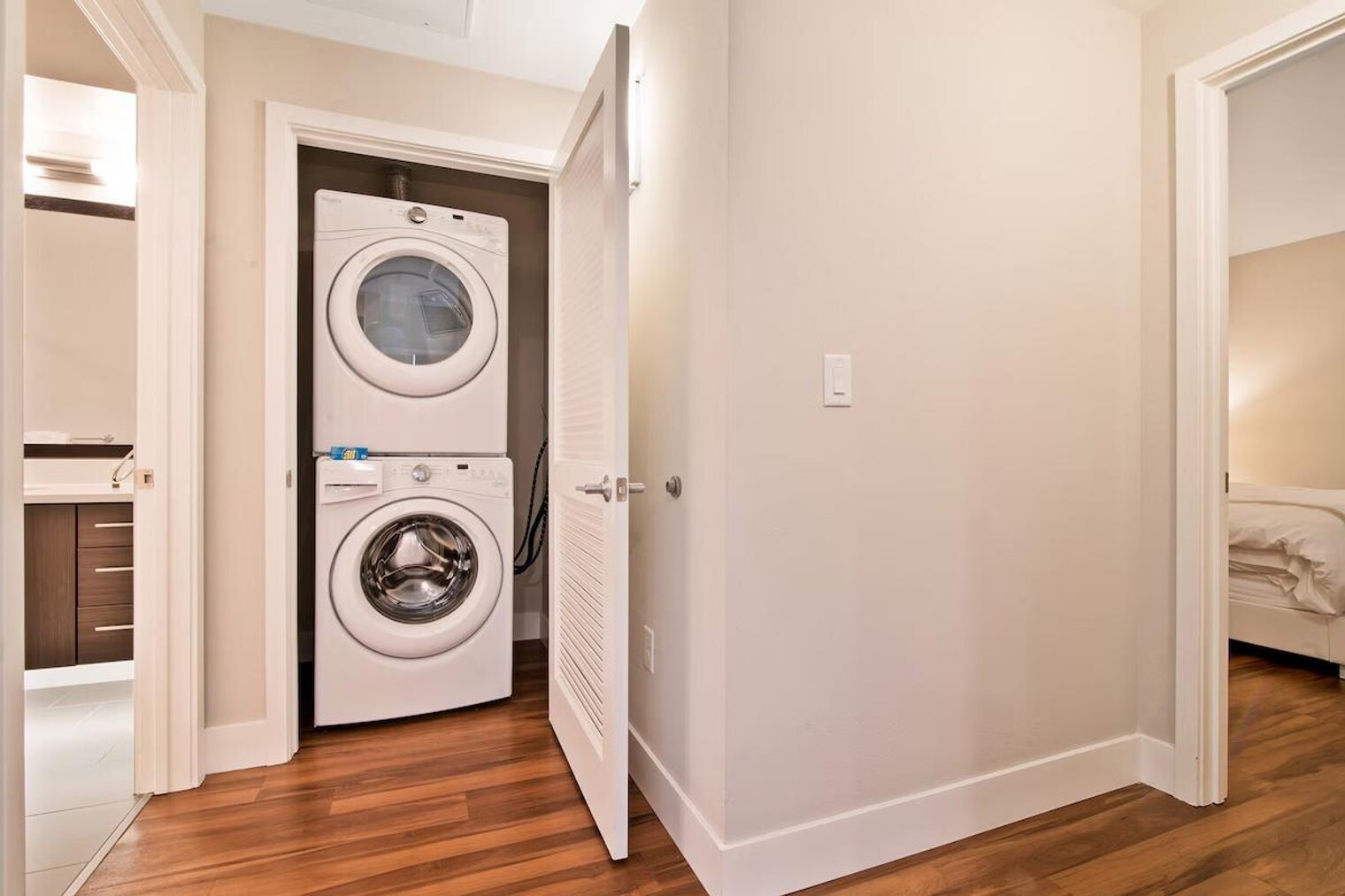 Building Photo - 908 Rich Ave