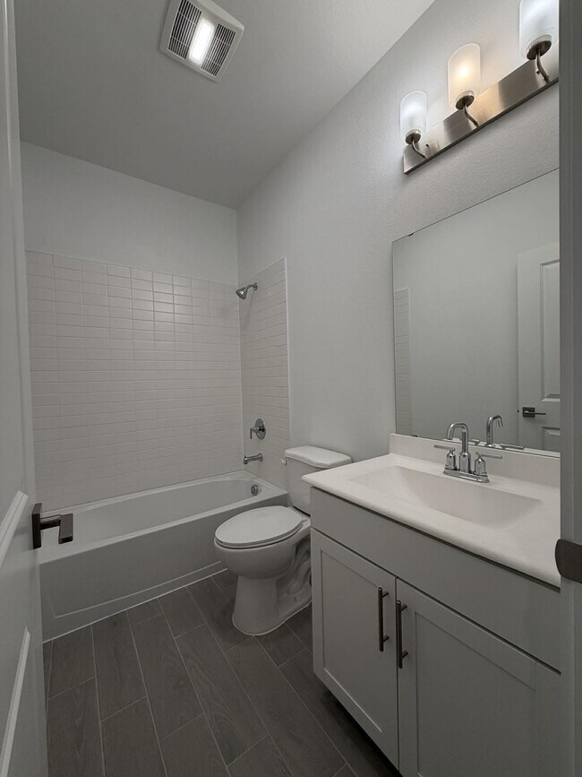 Building Photo - 8338 Bay Oaks Dr