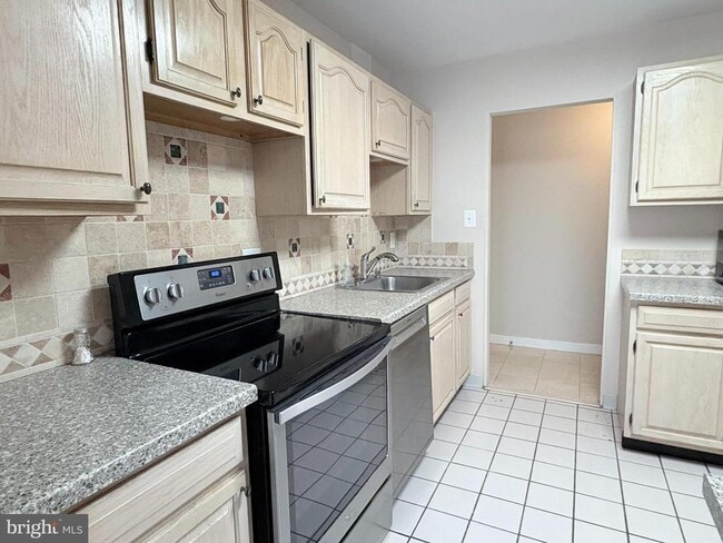 Building Photo - 5817 Edson Ln