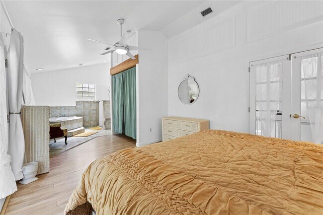 Building Photo - 515 Crystal Beach Ave