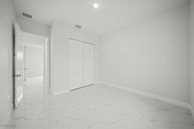 Building Photo - 9 NW 14th Pl