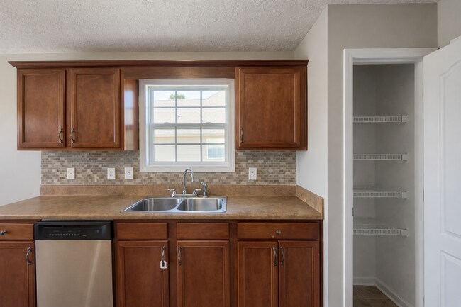 Building Photo - Stunning Split-Level Home with Space, Style & Scenic Views