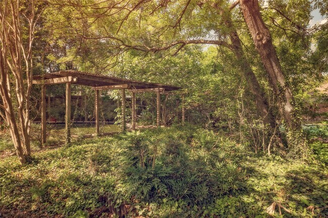 Building Photo - 13927 Lynnwood Ln