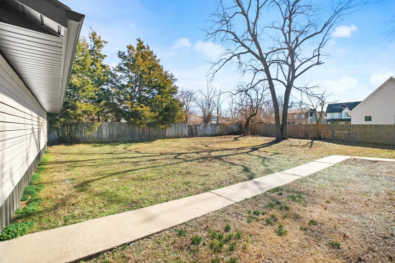 Building Photo - 404 NW D St