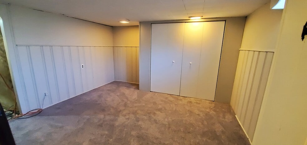 Building Photo - 717 Surrey Ln