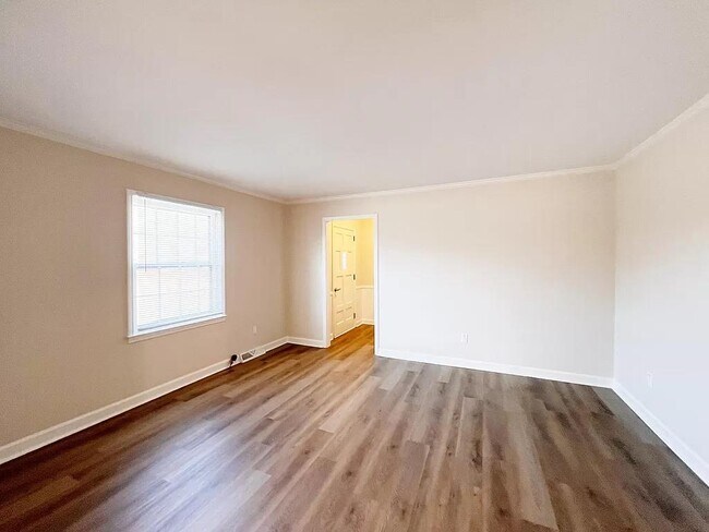 Building Photo - 102 Woodcliff Ct