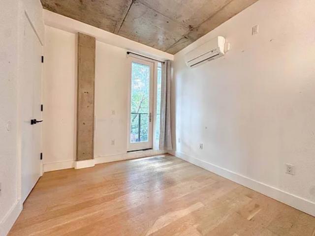 Building Photo - 3 bedroom in BROOKLYN NY 11206