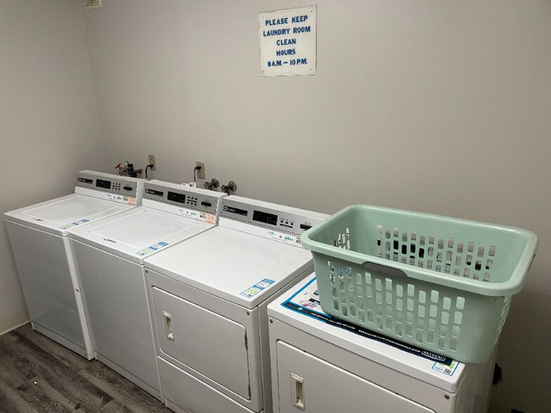 Building Photo - 7320 Sunset Strip Ave NW