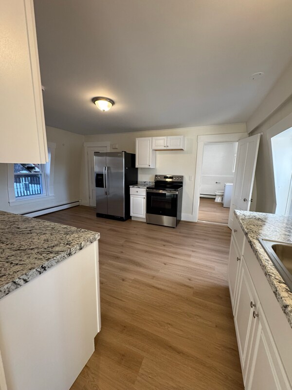 Building Photo - 76 Elm St